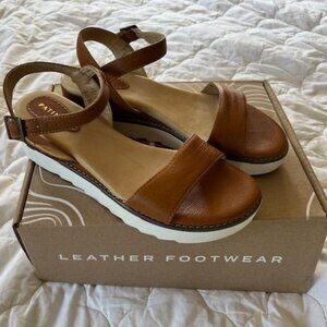 Patina by Portland Leather Soho Wedge Sandal 9.5 Comfortable